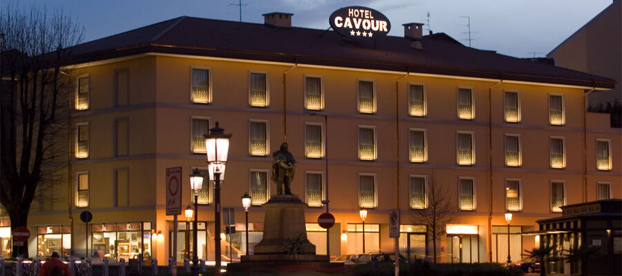 Hotel Cavour Милано Екстериор снимка